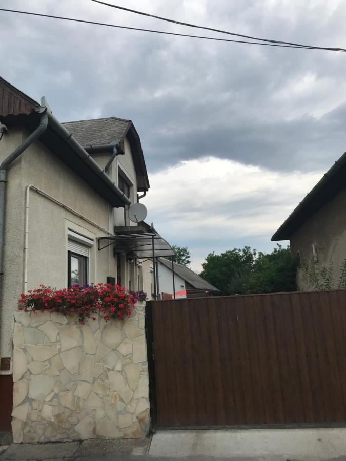 Apartament Agi Fogado Kisujszallas Zewnętrze zdjęcie